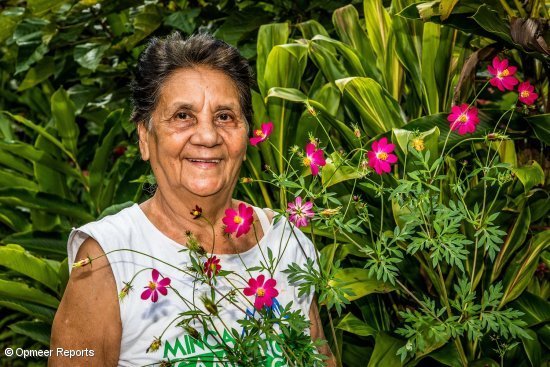 Lourdes LópezBalaguera eta bere loreak Lourdes LópezBalaguera eta bere loreak