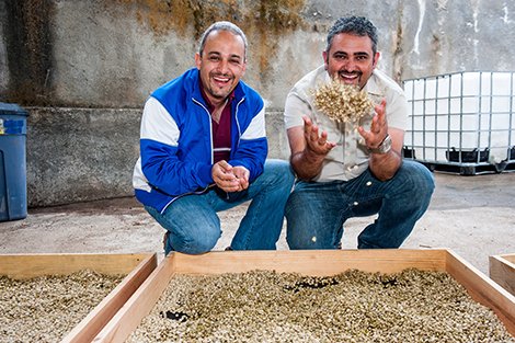 Gerardo López (izquierda), responsable nacional de Oikocredit Honduras y José Omar Rodríguez (derecha), gerente general de Capucas Gerardo López (izquierda), responsable nacional de Oikocredit Honduras y José Omar Rodríguez (derecha), gerente general de Capucas