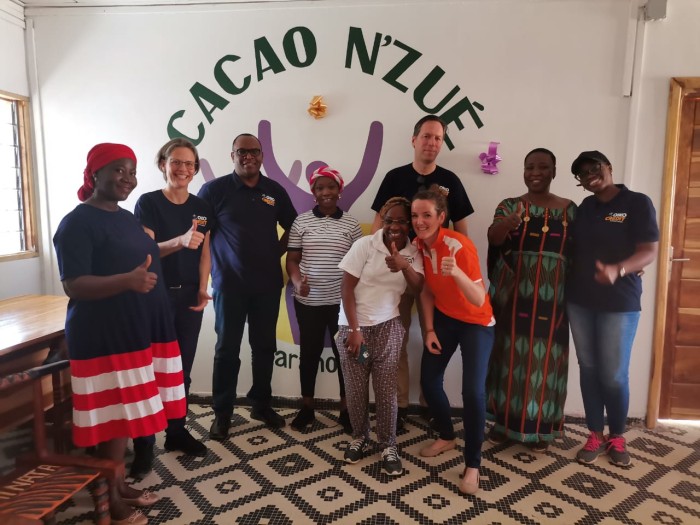 La foto fue tomada en la micro fábrica de cacao de la cooperativa COVIMA, una de las beneficiarias del Cocoa Fruit Lab ubicada en Bouaflé, en la región de Marahoue en febrero de 2022. La foto fue tomada en la micro fábrica de cacao de la cooperativa COVIMA, una de las beneficiarias del Cocoa Fruit Lab ubicada en Bouaflé, en la región de Marahoue en febrero de 2022.