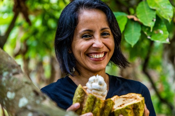 Lupe, productora de cacao de comercio justo de Ecuador